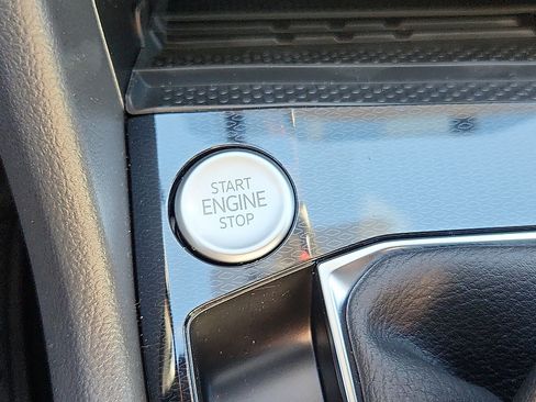 New 2026 Volkswagen Taos SE image 14