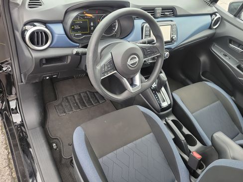 Used 2025 Nissan Versa SV FWD image 14