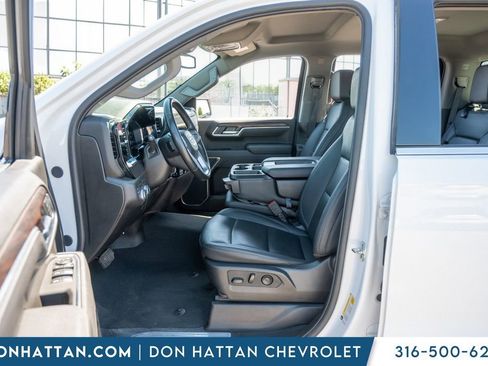 Used 2025 GMC Sierra 1500 SLT AWD/4WD image 5