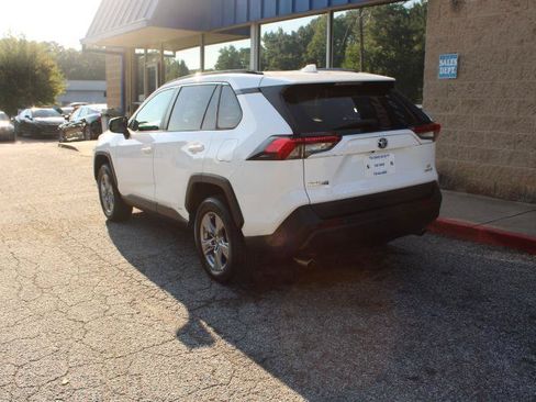 Used 2022 Toyota RAV4 LE AWD/4WD image 4