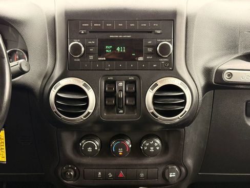 Used 2018 Jeep Wrangler Unlimited Sahara AWD/4WD image 20