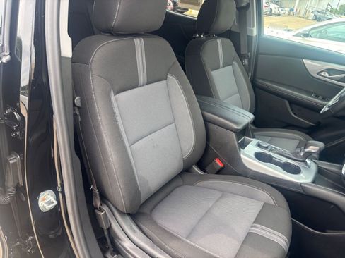 Used 2025 Chevrolet Blazer LT FWD image 37