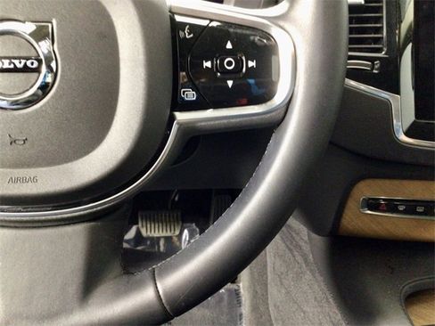 Used 2024 Volvo XC90 B6 Plus image 24