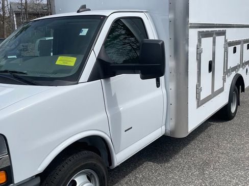 Used 2022 Chevrolet Express 3500 w/ Power Convenience Package RWD image 2