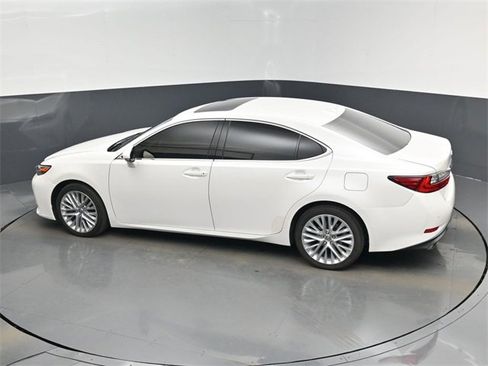 Used 2016 Lexus ES 350 w/ Luxury Package w/Wood Trim image 40