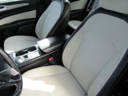 Certified 2019 Ford Fusion SE w/ Equipment Group 151A image 17