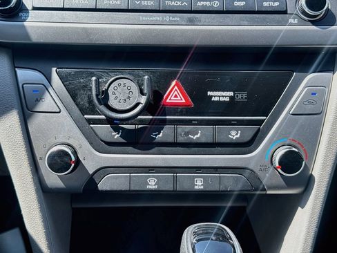 Used 2017 Hyundai Elantra SE FWD image 17