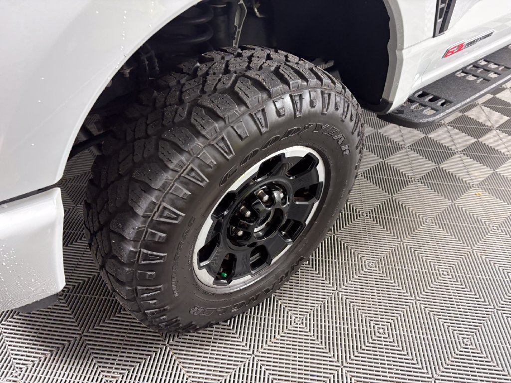 Used 2025 Ford F350 Platinum w/ Tremor Off-Road Package AWD/4WD image 10