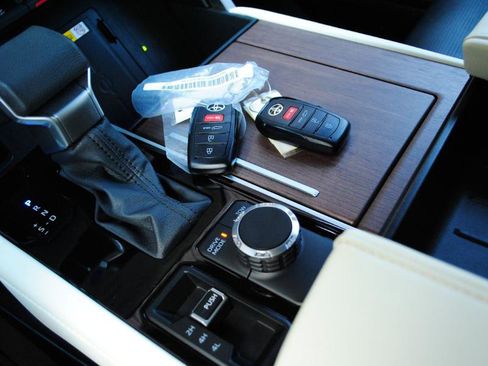 Used 2023 Toyota Sequoia Capstone image 36