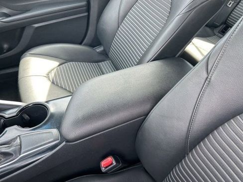 Used 2018 Toyota Camry SE image 25