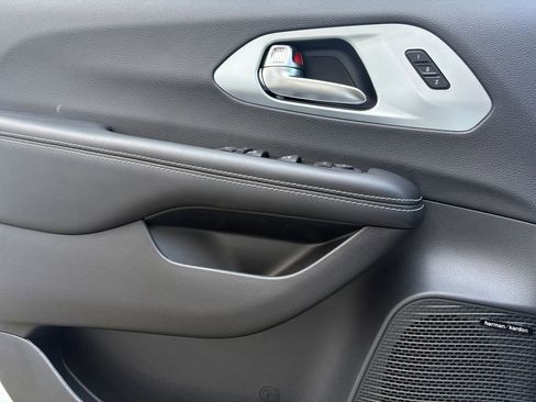 New 2026 Chrysler Pacifica Limited w/ Uconnect Theater Family Group image 11