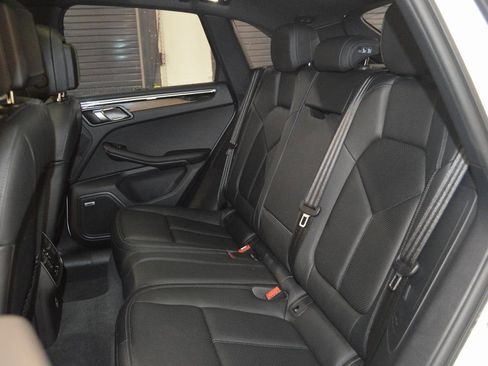 Certified 2025 Porsche Macan image 34