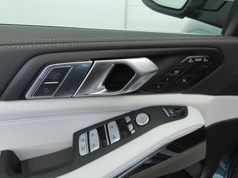 New 2026 BMW X7 xDrive40i w/ Premium Package image 23