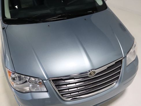 Used 2010 Chrysler Town & Country Touring Plus w/ Premium Group FWD image 29