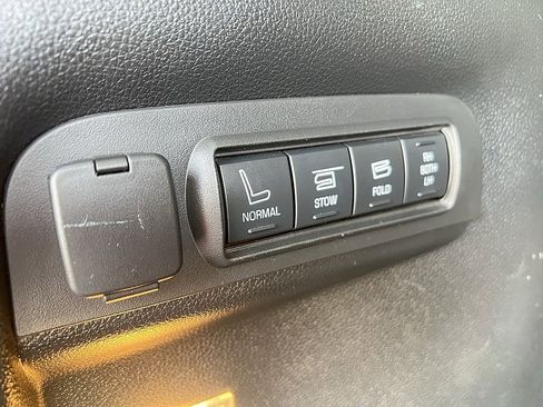 Used 2016 Ford Explorer Platinum image 26