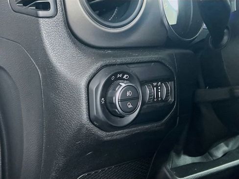 Used 2021 Jeep Gladiator Sport image 12