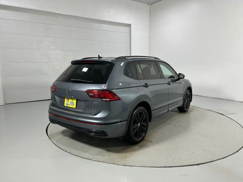 Used 2022 Volkswagen Tiguan SE R-Line AWD/4WD image 37