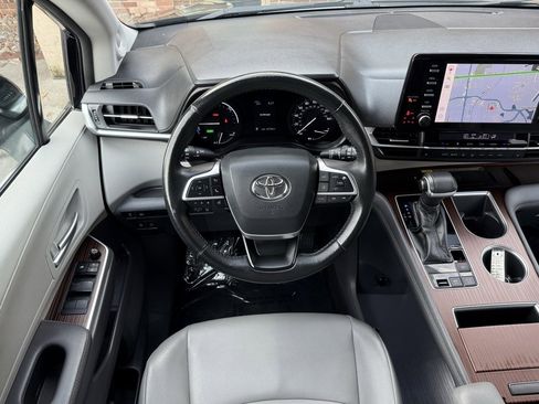 Used 2021 Toyota Sienna XLE image 30