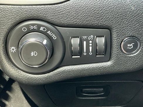Used 2020 Jeep Cherokee Limited AWD/4WD image 37