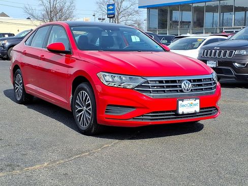 Used 2020 Volkswagen Jetta SE w/ SE Cold Weather Package image 1