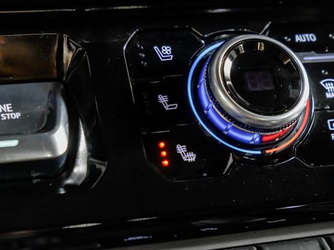 Used 2024 GMC Sierra 3500 Denali Ultimate image 27