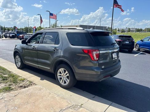 Used 2019 Ford Explorer XLT w/ Equipment Group 202A AWD/4WD image 3