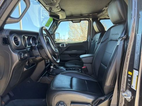 Used 2022 Jeep Wrangler Unlimited Sahara w/ Cold Weather Group image 13
