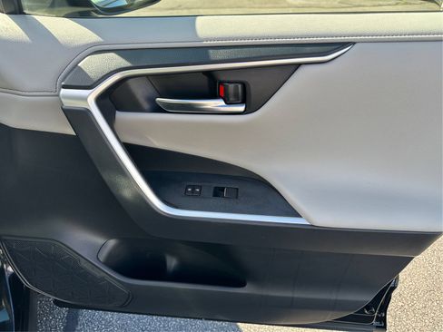 Used 2019 Toyota RAV4 Limited AWD/4WD image 22