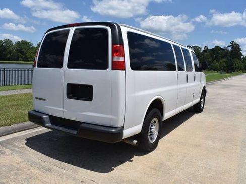 Used 2022 Chevrolet Express 3500 LS RWD image 4