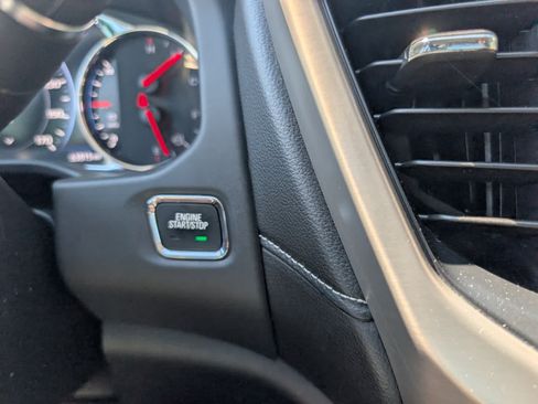 Used 2020 GMC Acadia Denali w/ Technology Package AWD/4WD image 29