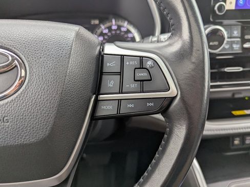 Used 2023 Toyota Highlander XLE image 31