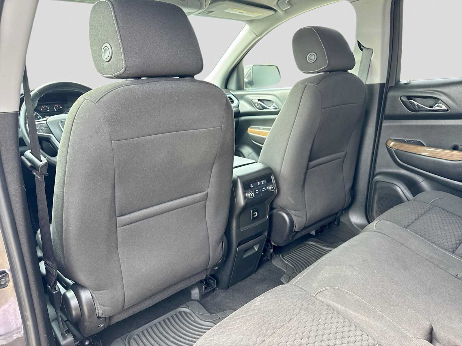 Used 2017 GMC Acadia SLE FWD image 17