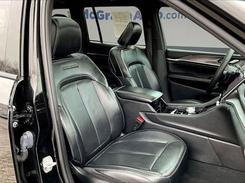 Used 2022 Jeep Grand Cherokee Overland AWD/4WD image 29
