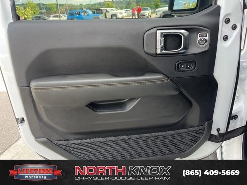 Used 2025 Jeep Gladiator Sport AWD/4WD image 5