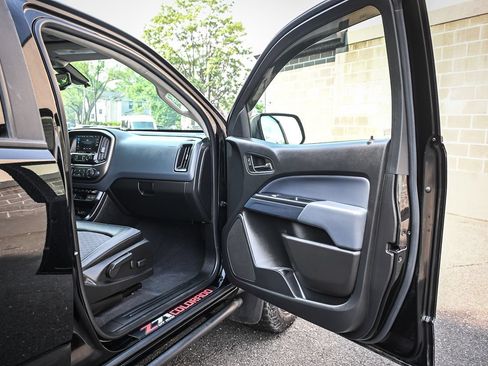 Used 2020 Chevrolet Colorado Z71 AWD/4WD image 16