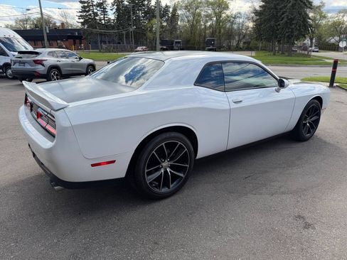 Used 2017 Dodge Challenger SXT RWD image 4