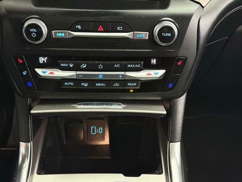 Certified 2020 Ford Explorer Platinum w/ Premium Technology Package image 31