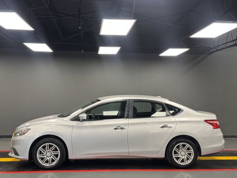 Used 2016 Nissan Sentra SV FWD image 3
