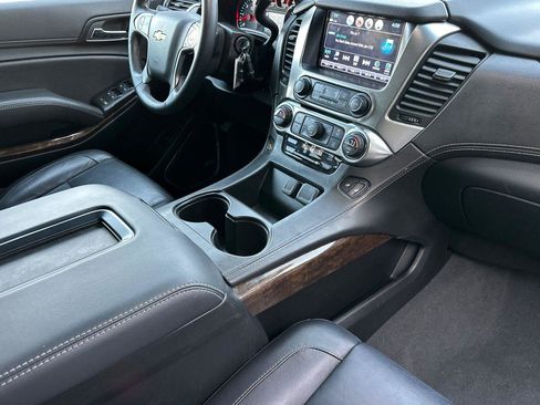 Used 2019 Chevrolet Suburban LT image 17