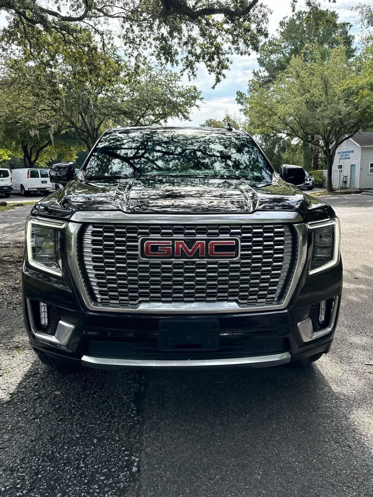 Used 2021 GMC Yukon Denali w/ Denali Premium Package AWD/4WD image 8