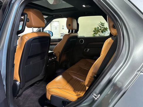 Used 2017 Land Rover Discovery HSE image 15