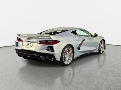 Used 2021 Chevrolet Corvette Stingray Premium Cpe w/ Z51 Performance Package RWD image 3
