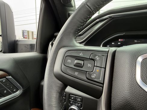 Used 2025 GMC Sierra 2500 Denali Ultimate image 17