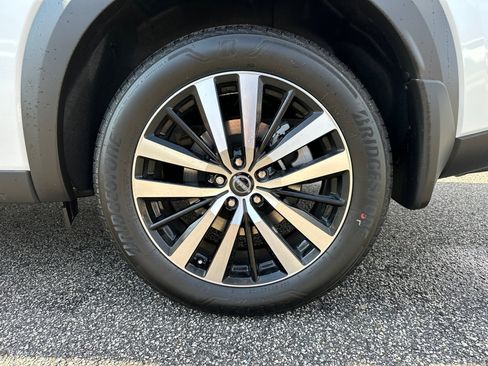 New 2025 Nissan Pathfinder Platinum image 21