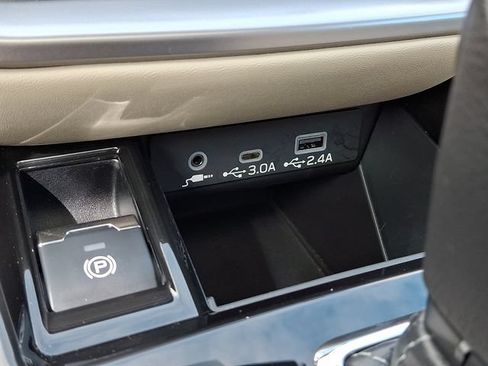 Used 2024 Subaru Legacy Limited AWD/4WD image 30