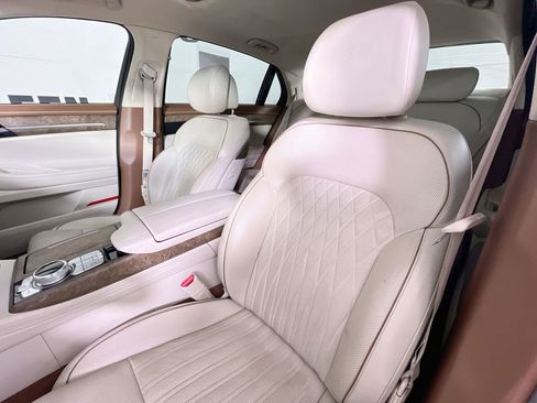 Used 2020 Genesis G90 3.3T Premium image 13