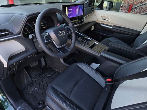 Certified 2026 Toyota Sienna Platinum AWD/4WD image 8