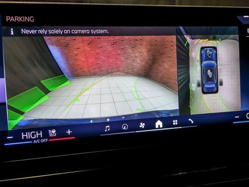 Used 2024 BMW 530i xDrive w/ Premium Package image 24