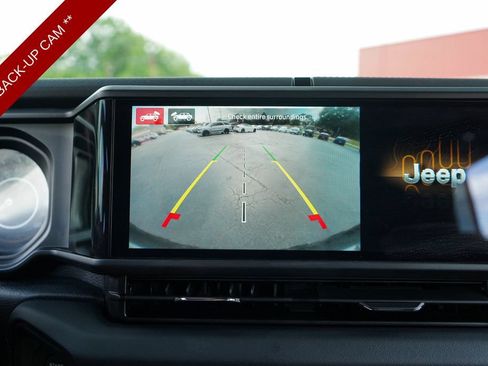 Used 2024 Jeep Wrangler Unlimited Rubicon w/ Technology Group AWD/4WD image 10