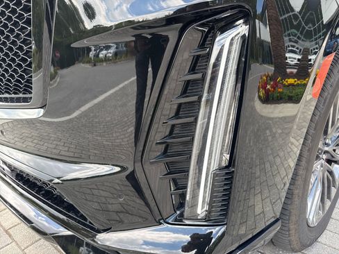 Used 2023 Cadillac Escalade ESV V AWD/4WD image 45